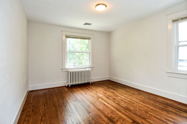 Building Photo - 633 24th St S