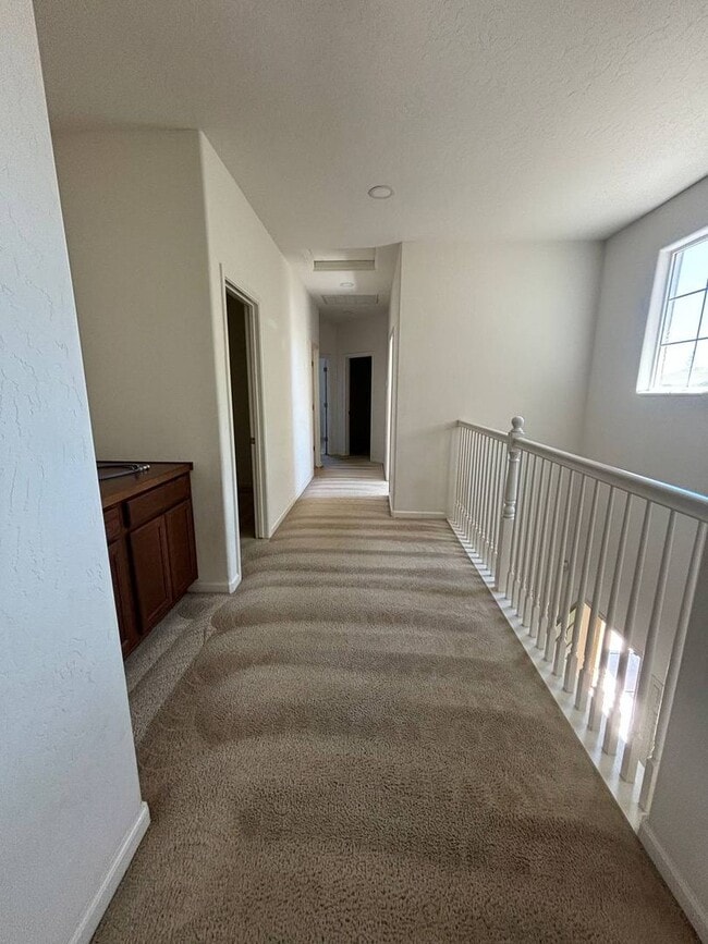 Building Photo - Beautiful 4 Bedroom Home Near Island Water...