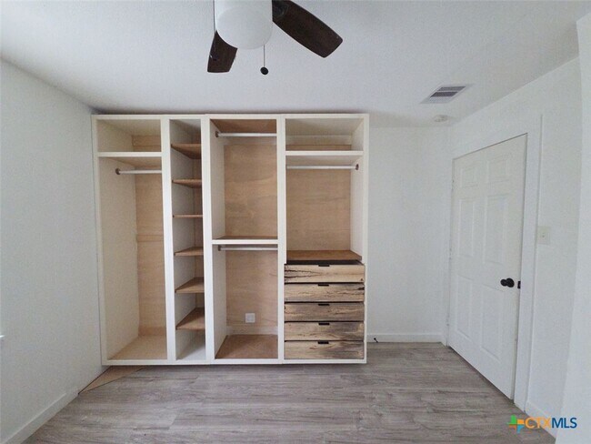 Building Photo - 1315 Estes Dr