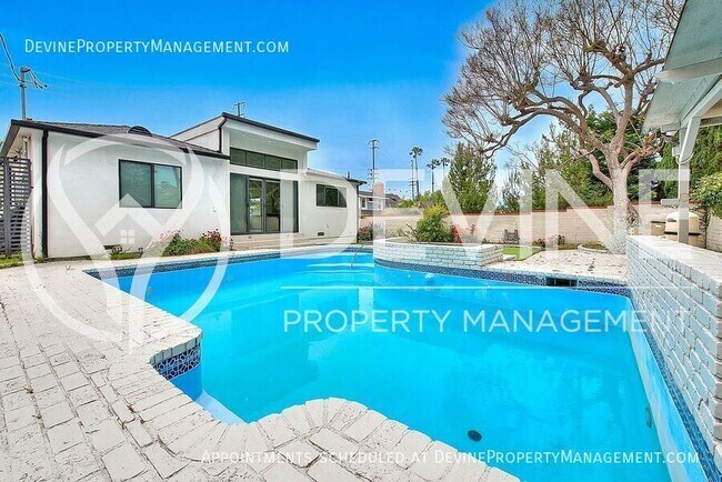 Building Photo - 3026 Greenfield Ave