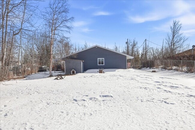 Building Photo - 900 N Wesglenn Cir