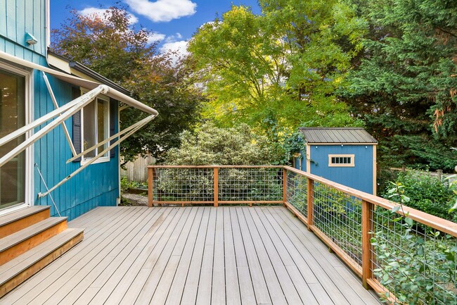 Building Photo - 5 Bed 2.5 Bath Spacious House For Rent In Poulsbo!!!