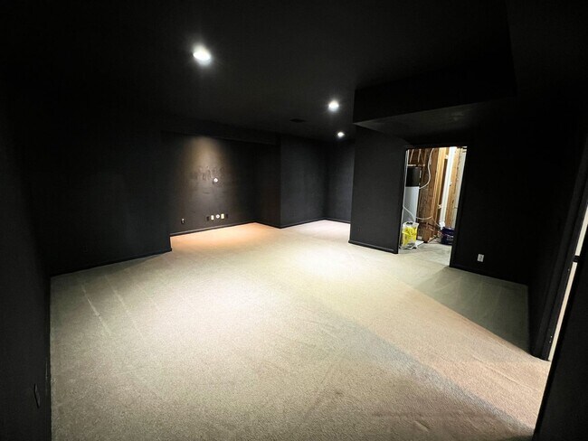 Building Photo - Fenced home close to FLW!