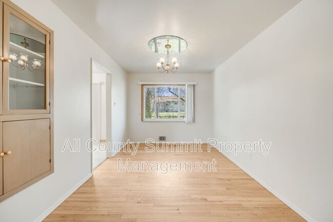 Building Photo - 2299 Zinnia Way