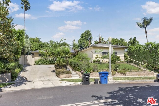 Building Photo - 3133 Barbydell Dr