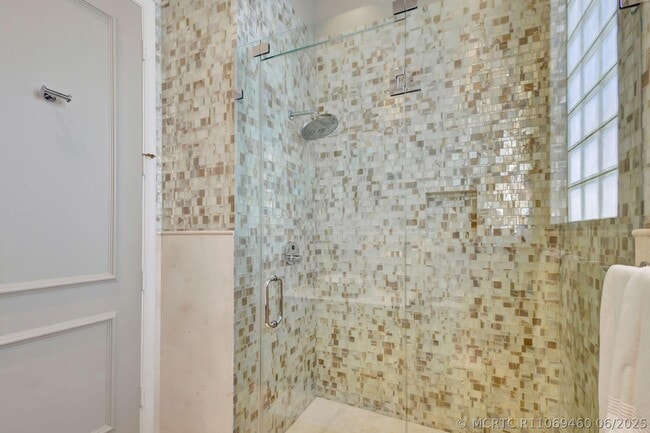 Building Photo - 162 Esperanza Way