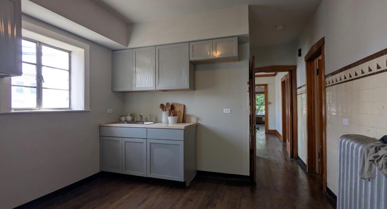 Building Photo - 2015 N LeClaire Ave