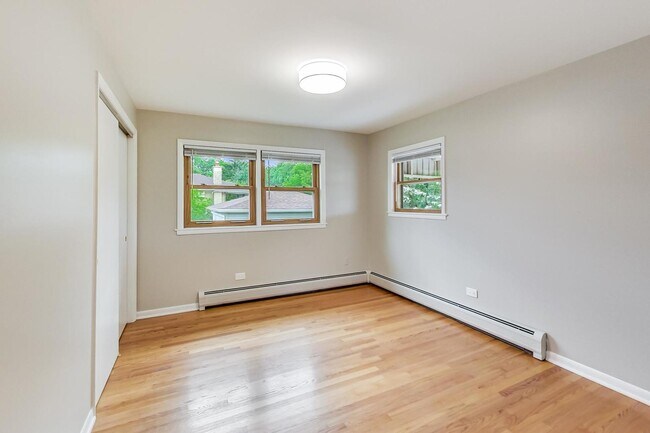 Building Photo - 16W641 56th Pl