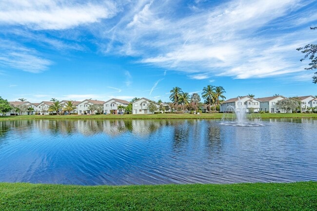 Building Photo - 3156 Laurel Ridge Cir