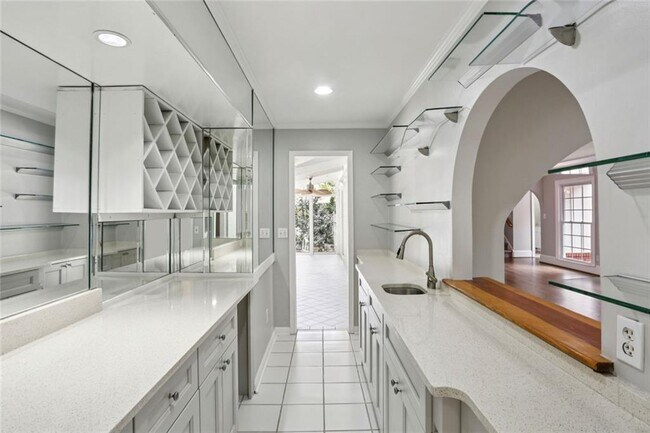 Building Photo - 5224 N Peachtree Rd