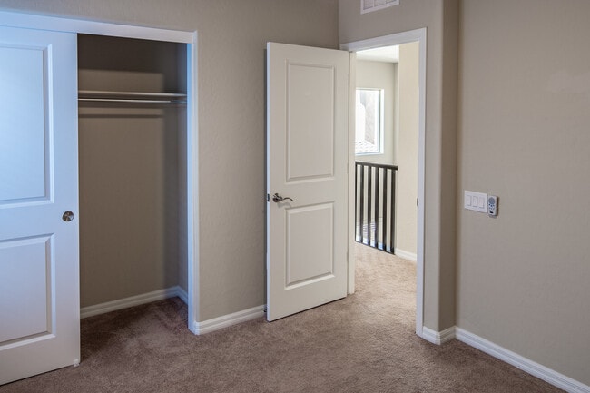 Building Photo - ABSOLUTELY STUNNING HOME IN POSH DOWNTOWN SUMMERLIN!