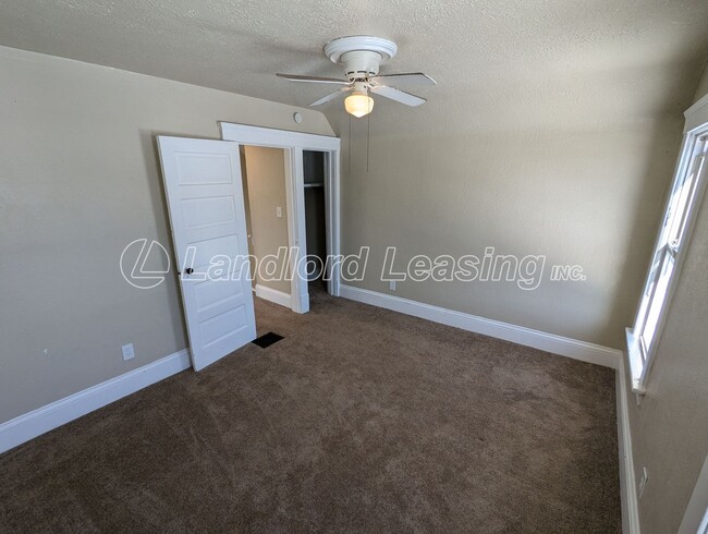 Building Photo - Updated 2-Bedroom Home with Garage and Enc...