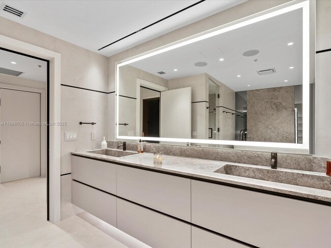 Building Photo - 3501 N Ocean Dr