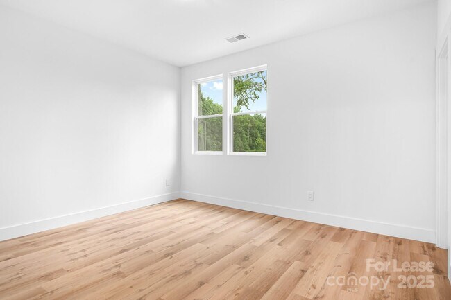 Building Photo - 106 Arbor Dr