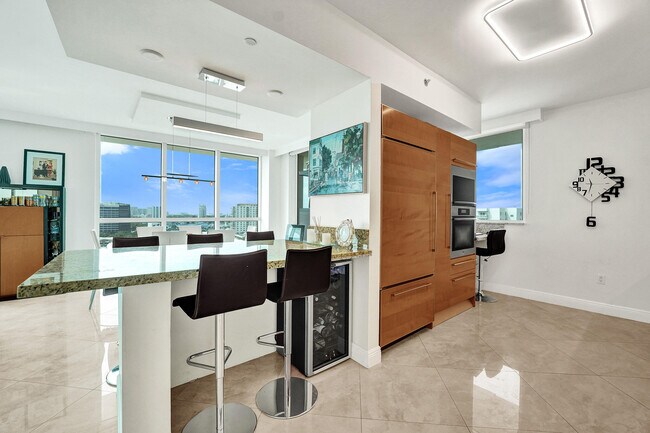 Building Photo - 101 S Fort Lauderdale Beach Blvd