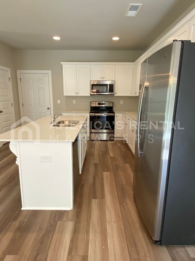 Building Photo - 1385 Brookhaven Dr