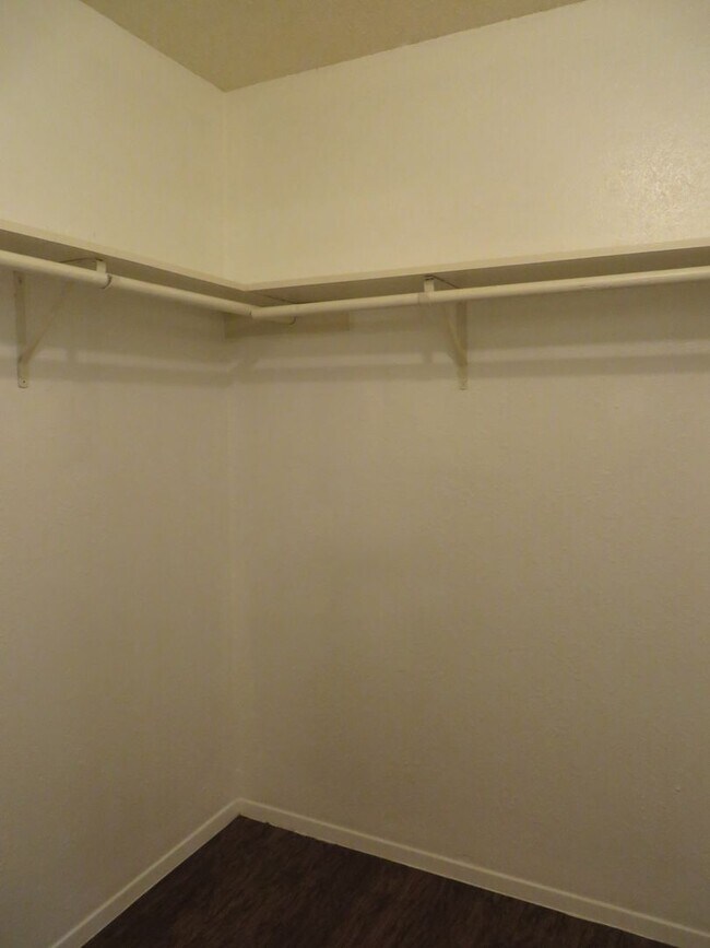 Building Photo - 2 Bedroom 2 Bathroom Georgetown Duplex
