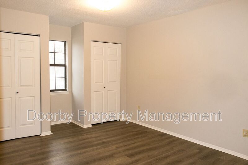 Building Photo - 18 S Germantown Rd