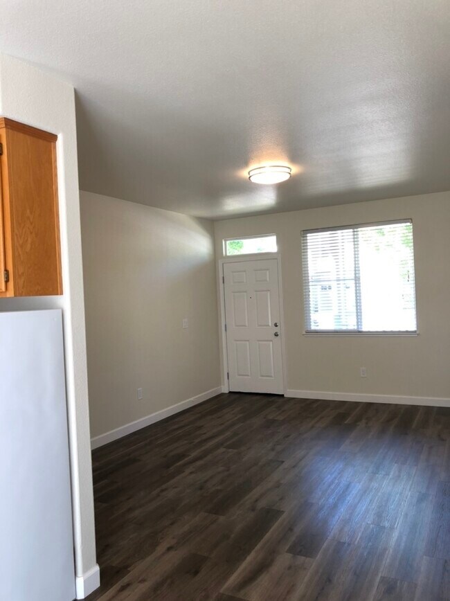 Building Photo - 1000 Prospect Ave