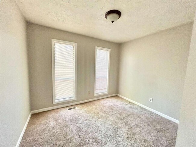 Building Photo - 5955 Sutton Pl