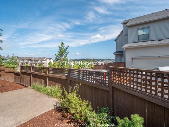 Building Photo - Fantastic Three Bedroom Home In Wilsonville On Corner Lot!