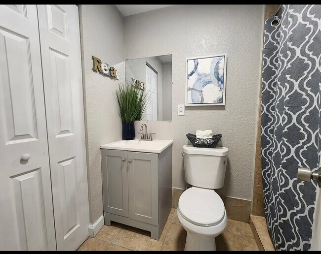 Building Photo - 3409 Sloan Rd