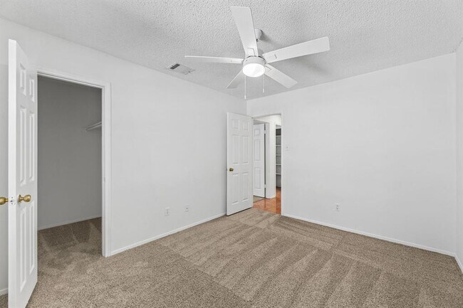 Building Photo - 2923 Norfolk Dr