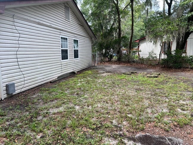 Building Photo - 131 Cherokee Cir