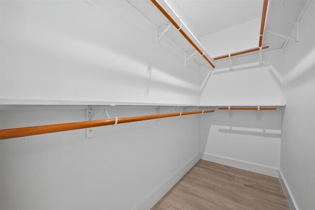 Building Photo - 5027 Willow Glen Dr