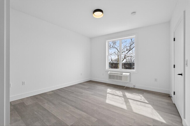 Building Photo - 43-45-45 W 32nd St