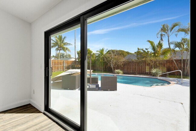 Building Photo - 9404 Longmeadow Cir