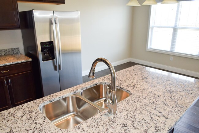 Building Photo - 800 Sedgegrass Dr