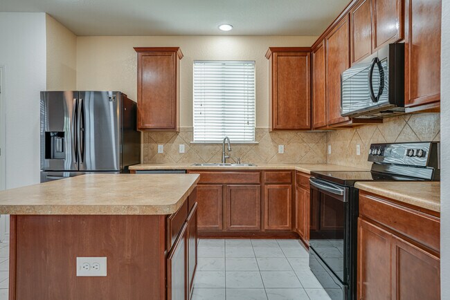 Building Photo - 11905 Fieldcrest Run