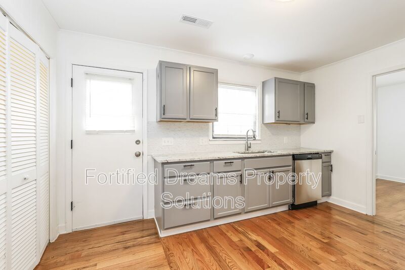 Building Photo - 2732 Knob Hill Dr