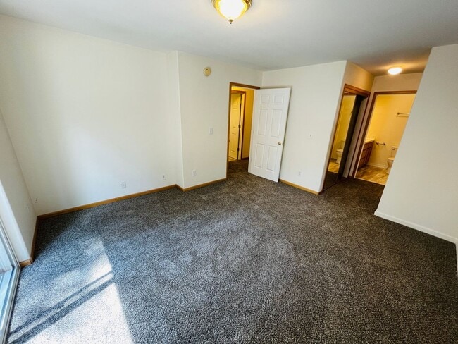 Building Photo - 3 bed 2 bath house for rent in South Lake Tahoe