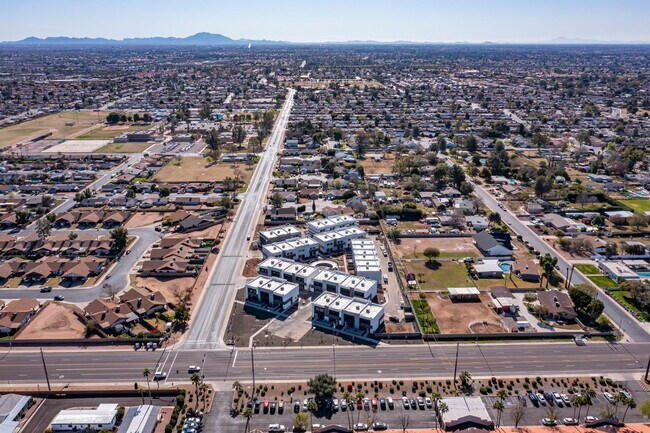 Building Photo - 432 S 32nd St