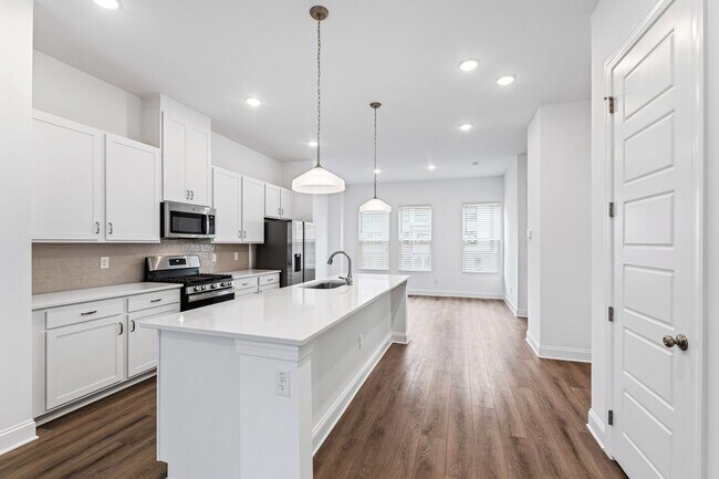 Building Photo - Stunning 4-Bedroom Home for Rent in Prime Cary Location!