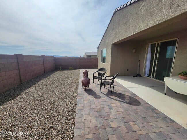 Building Photo - 11268 S Weismann Dr