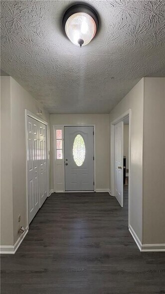 Building Photo - 2421 Fieldstone Dr SE