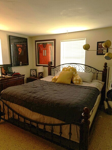 Building Photo - 108 Lantana Ave