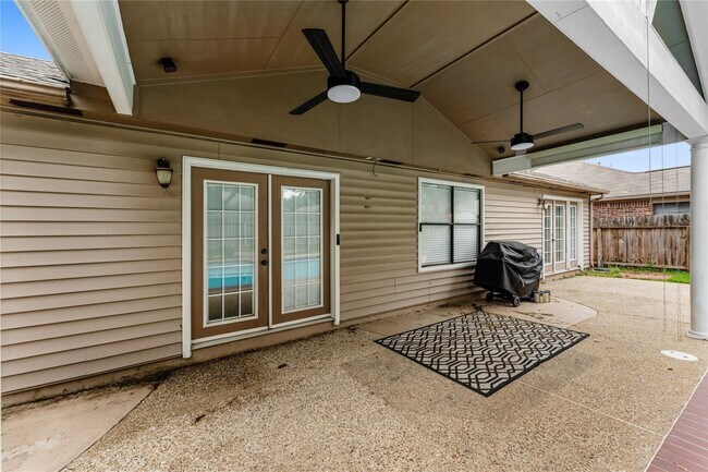 Building Photo - 5622 Village Park Dr