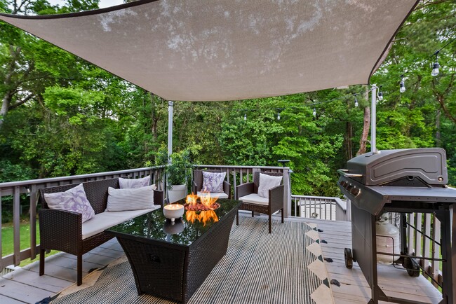 Building Photo - 112 Magnolia Cir