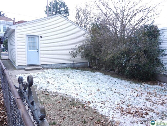 Building Photo - 1428 Center St