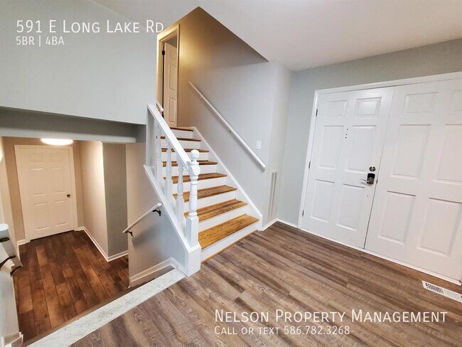 Building Photo - 591 E Long Lake Rd