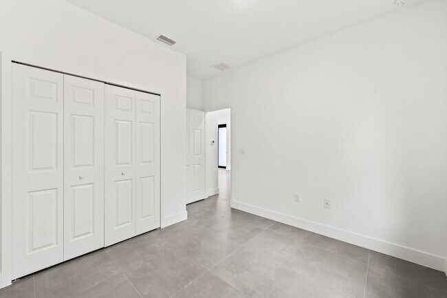 Building Photo - 3705 37th St SW