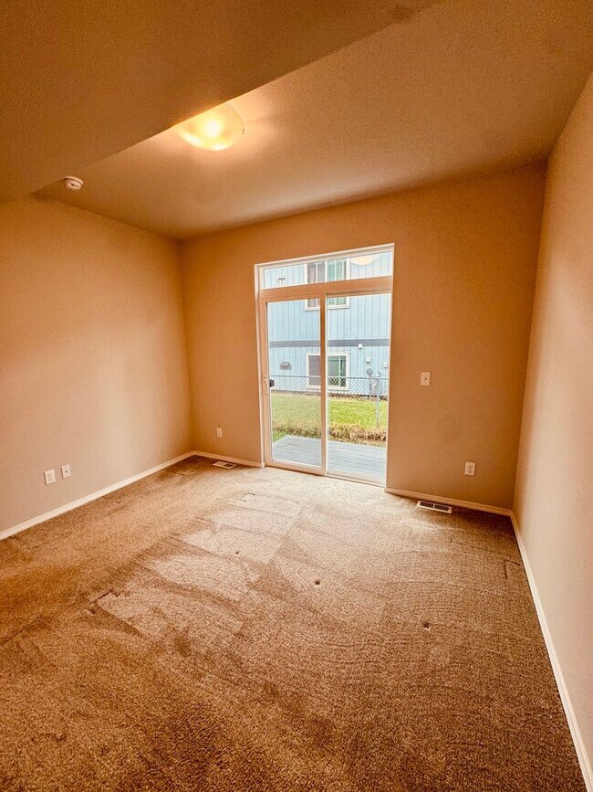 Building Photo - Beautifully designed condo!
