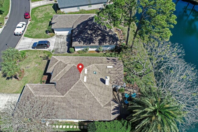 Building Photo - 3433 Heron Dr N