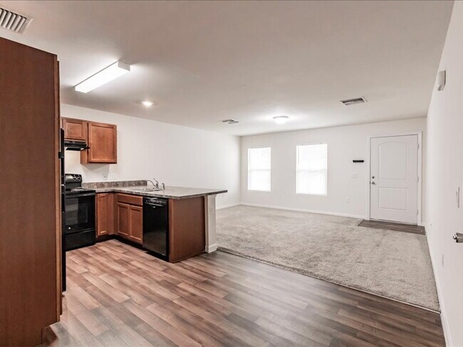 Building Photo - Your Season to Settle In – 3BR/2BA Duplex ...