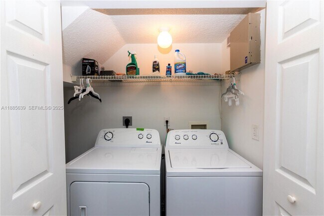 Building Photo - 6202 NW 116th Ave