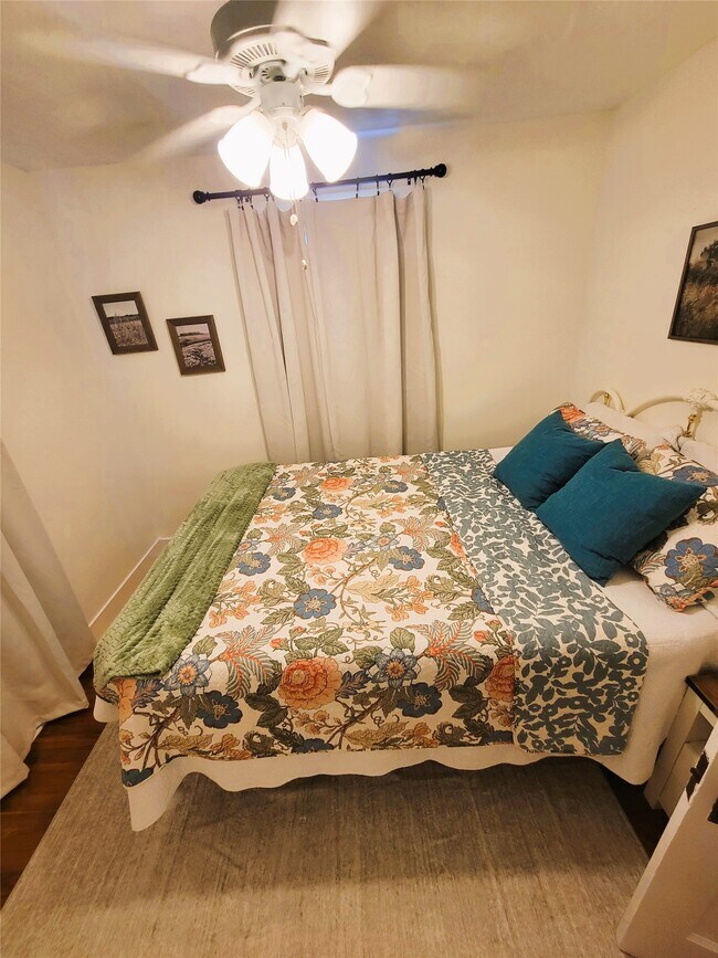 Building Photo - 5011 Avenue Q